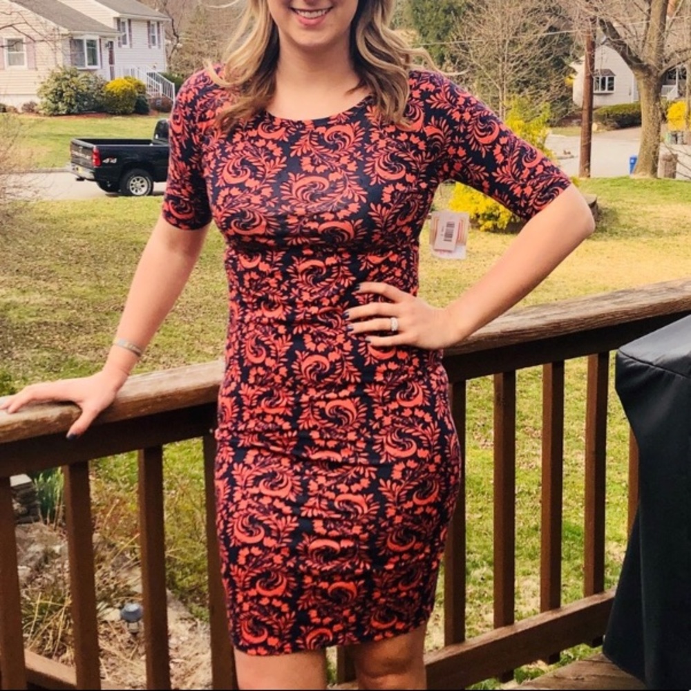 LuLaRoe Julia NWT jacquard floral pattern 🧡💙
